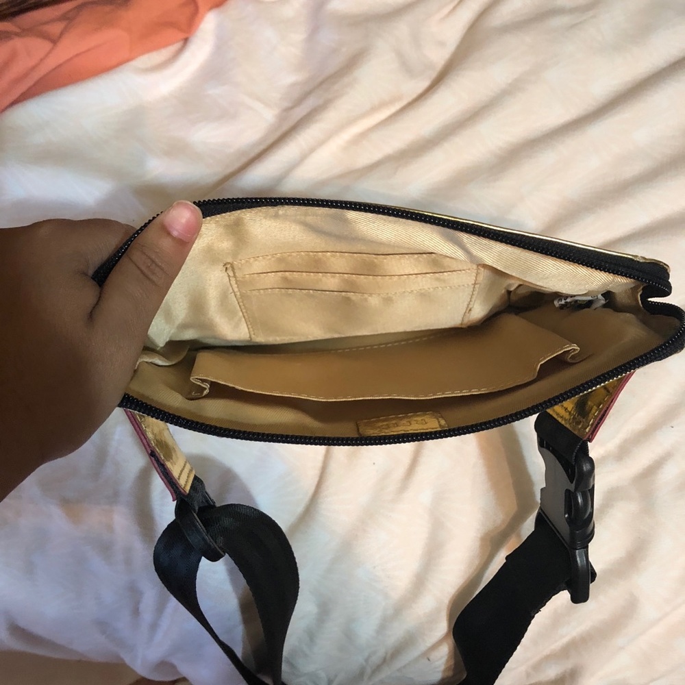 Gold Fanny - Picture 3 of 3